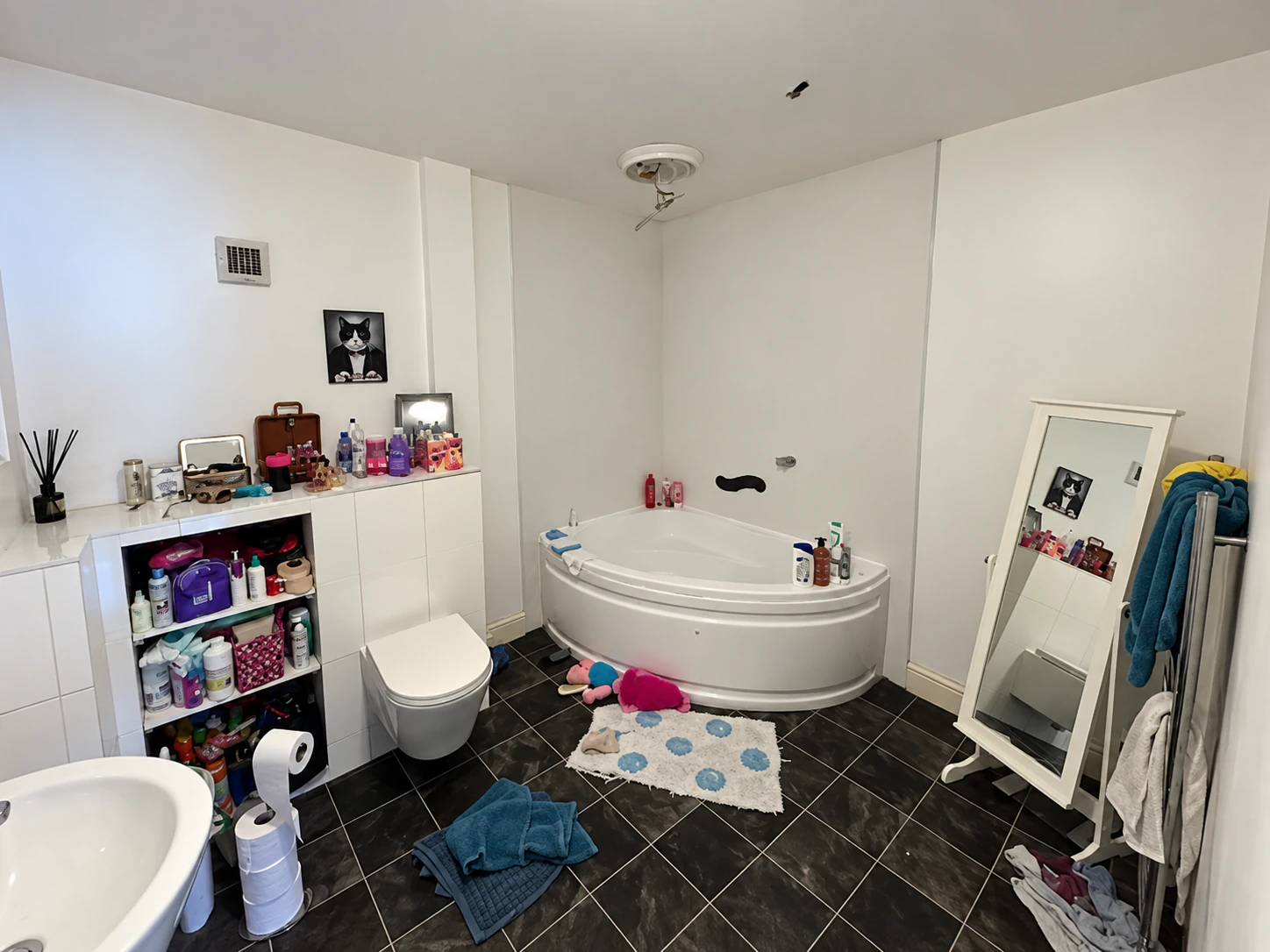 The bathroom before refurbishment